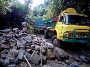 Stone looting in Lova River hides behind auction papers