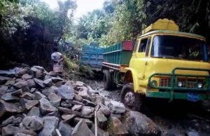 Stone looting in Lova River hides behind auction papers